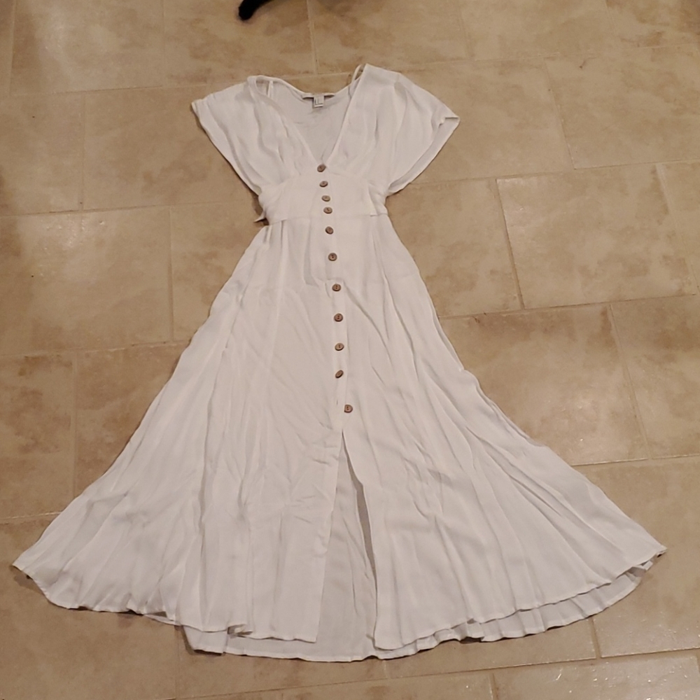 White sleeveless dress